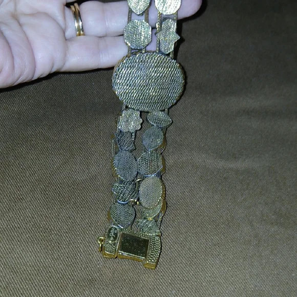 Vintage Gold Cameo Bracelet - Picture 6 of 7